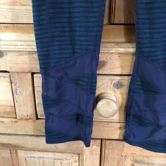 Athleta Small Navy Blue Black Cropped Leggings‎ Jacquard Mantra Capri Athletic - Picture 4 of 10
